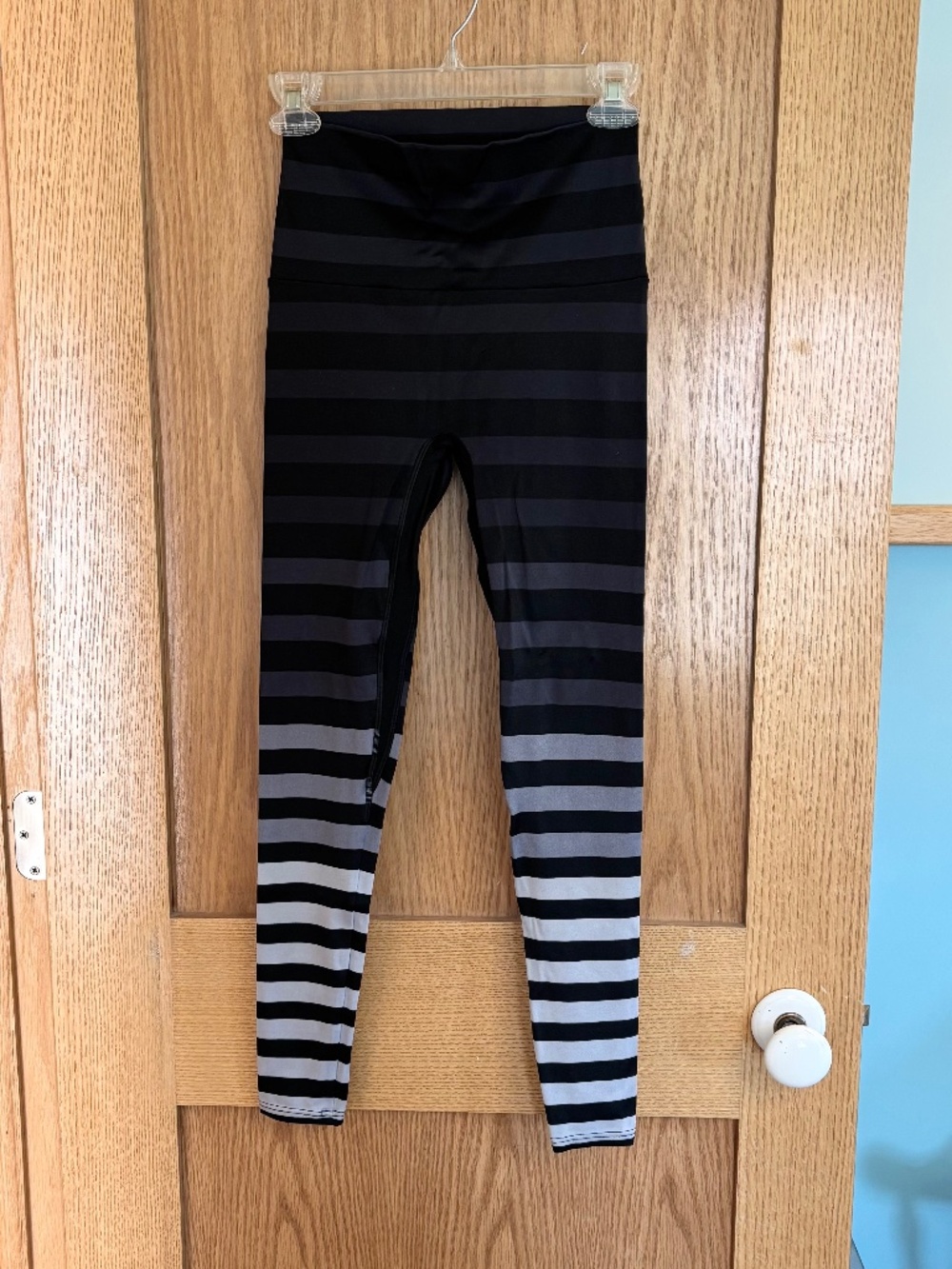K-DEER Gray Black Ombré Stripe Legging Medium